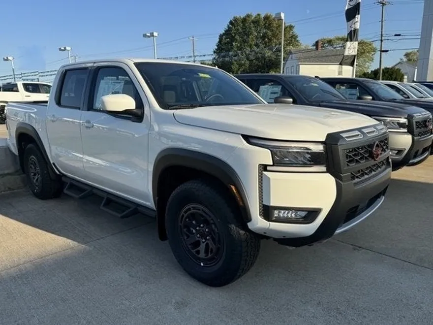 2025 Nissan Frontier Crew Cab PRO-4X photo 1