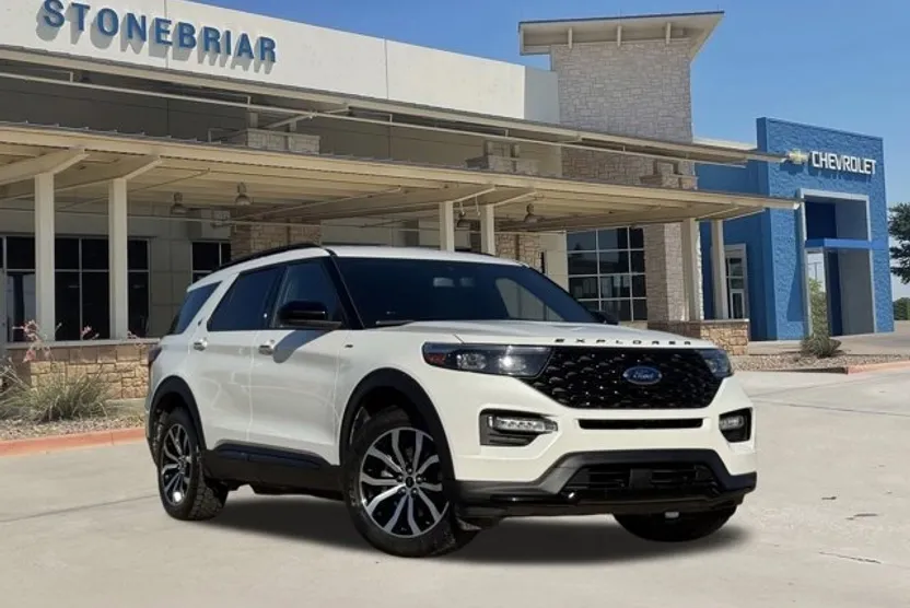2023 Ford Explorer ST-Line photo 1