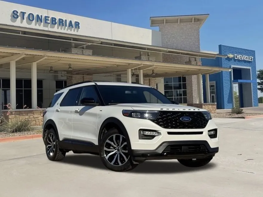 2023 Ford Explorer ST-Line photo 1