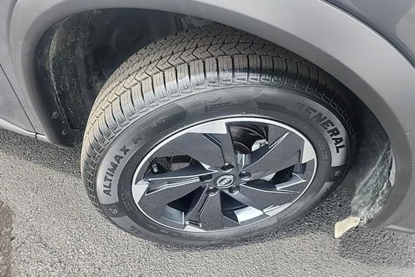 2024 Nissan Rogue SV photo 1