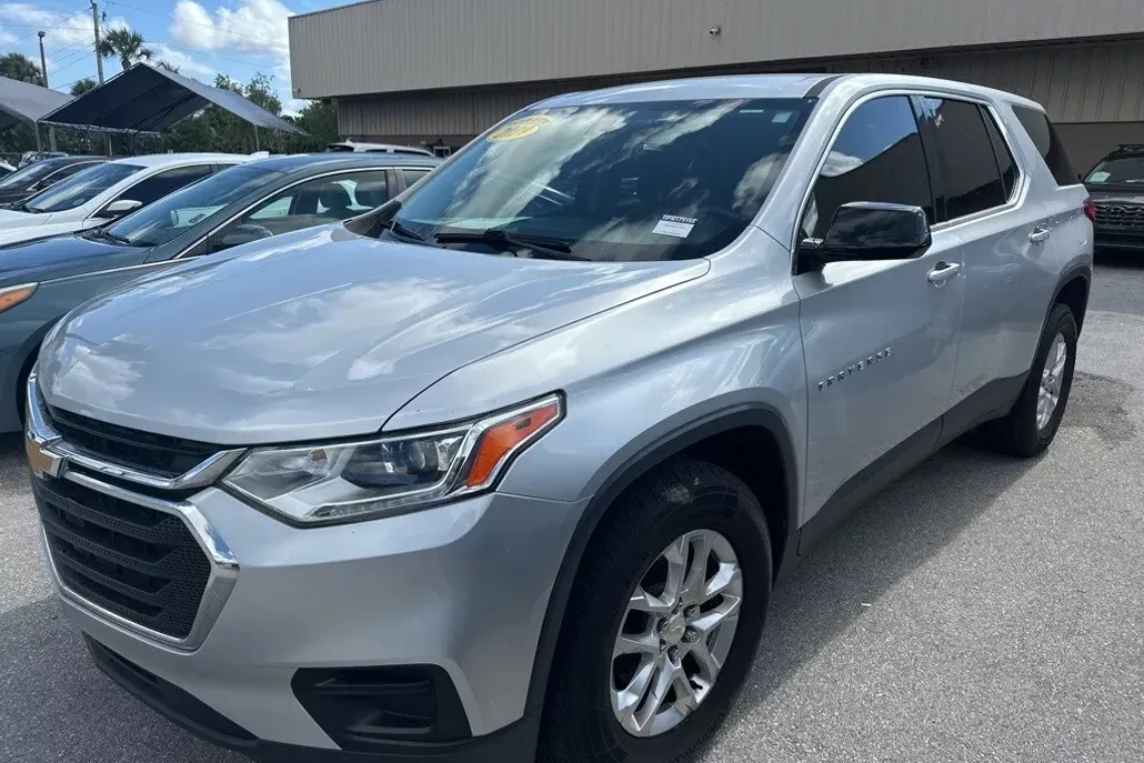 2019 Chevrolet Traverse LS photo 1