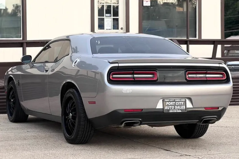2016 Dodge Challenger SXT Plus photo 1