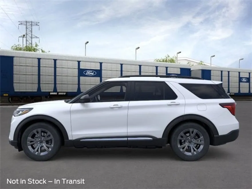 2025 Ford Explorer photo 1