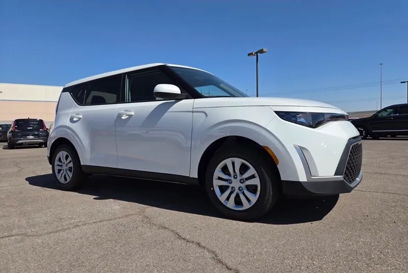 2025 Kia Soul LX photo 1