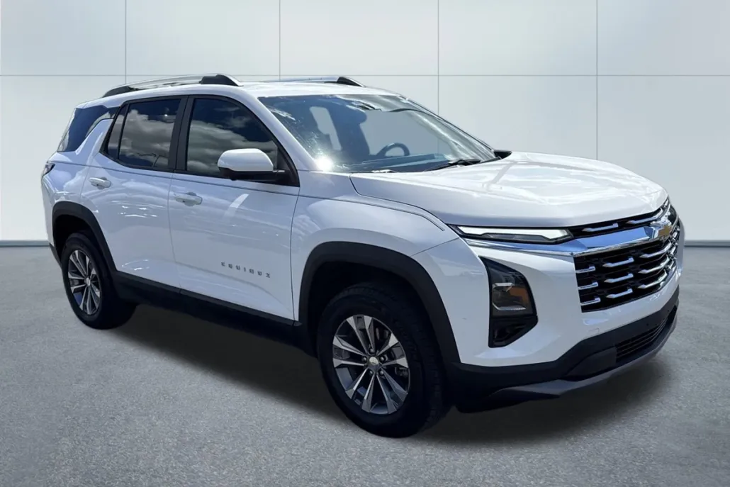 2025 Chevrolet Equinox LT photo 1