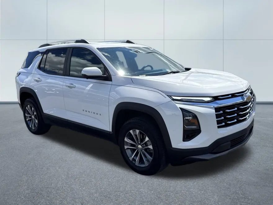 2025 Chevrolet Equinox LT photo 1