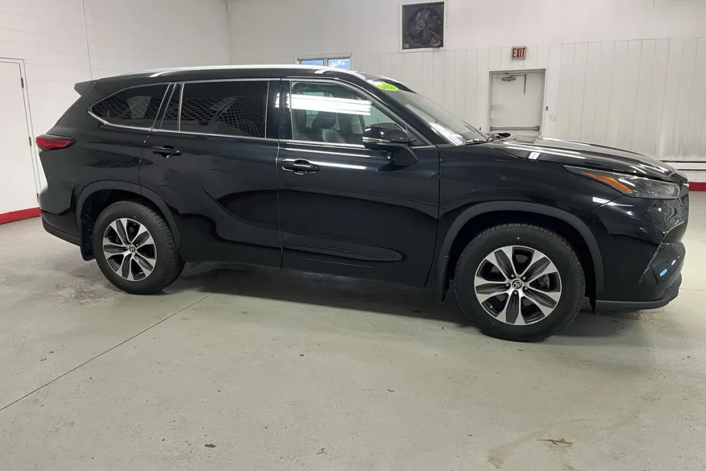 2022 Toyota Highlander XLE photo 1