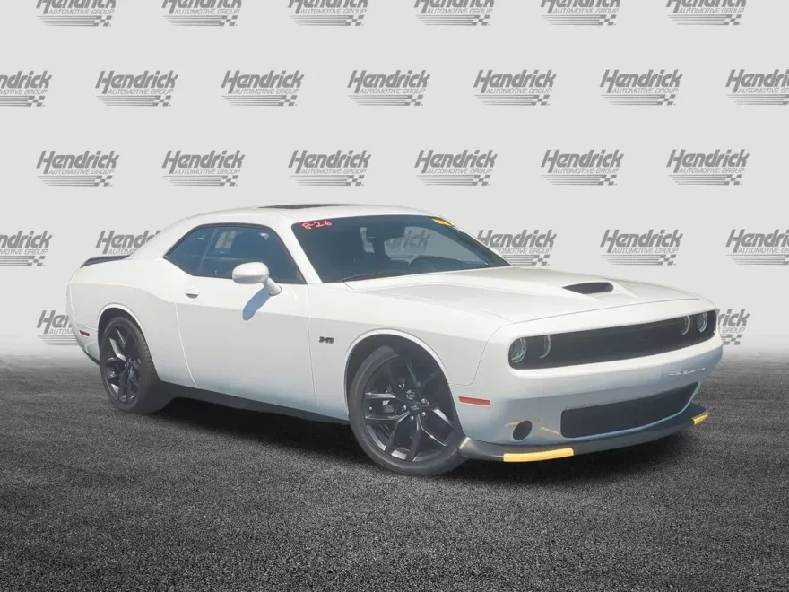 2023 Dodge Challenger R/T photo 1