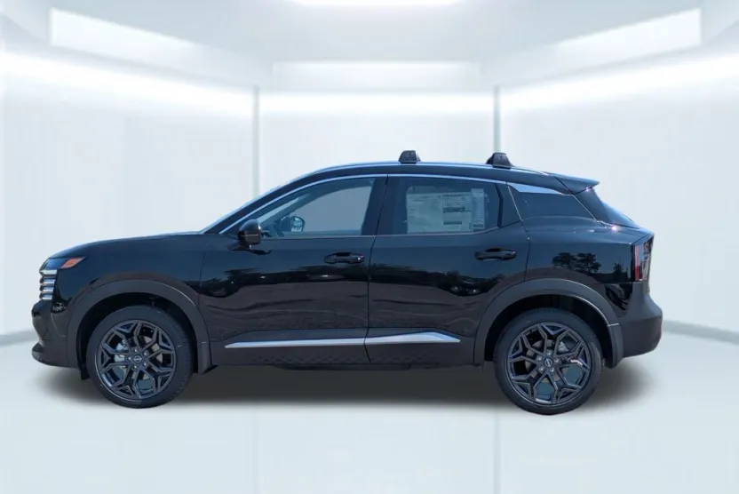 2026 Nissan Kicks SR photo 1