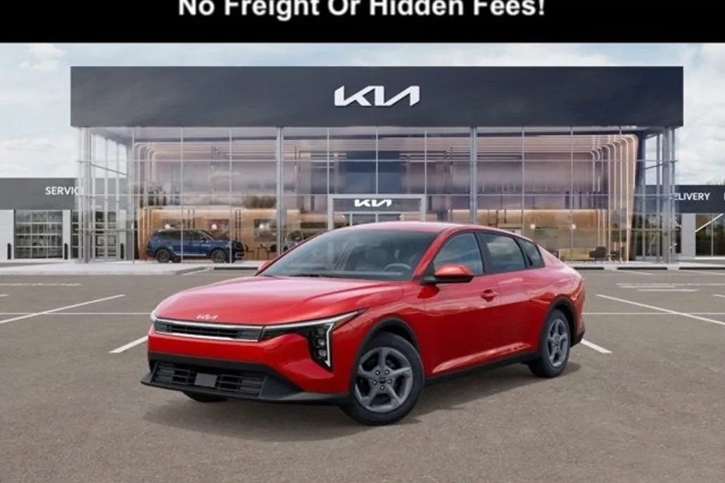 2025 Kia K4 LXS photo 1