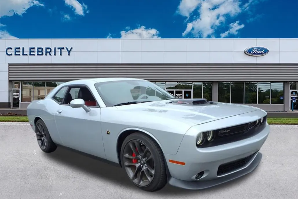 2022 Dodge Challenger R/T Scat Pack photo 1