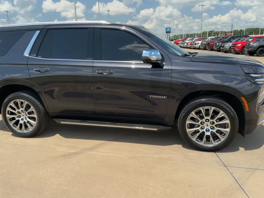 2025 Chevrolet Tahoe Premier photo 1