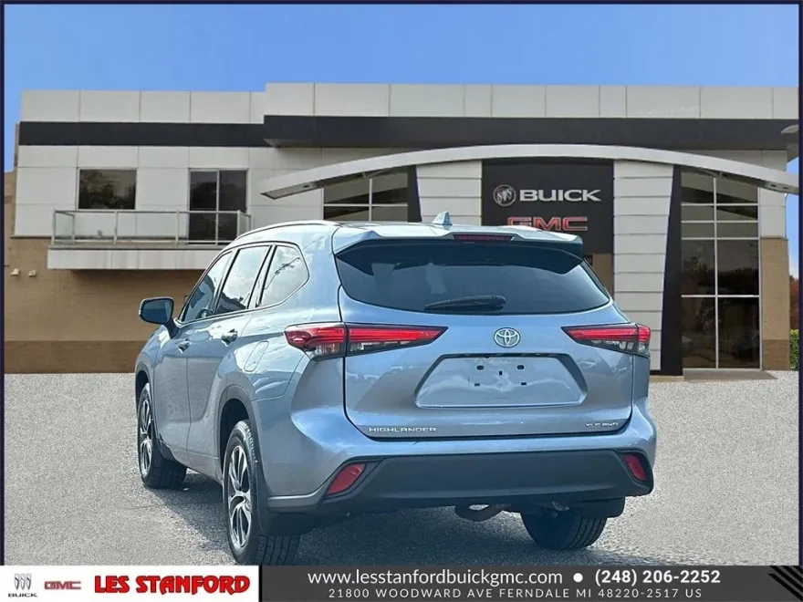 2020 Toyota Highlander XLE photo 1