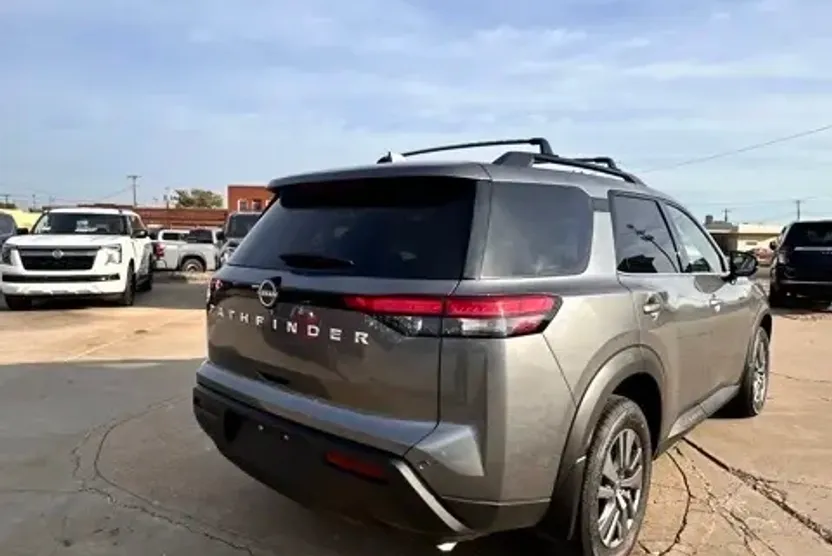 2025 Nissan Pathfinder SV photo 1