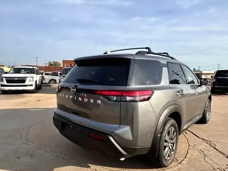 2025 Nissan Pathfinder SV photo 1