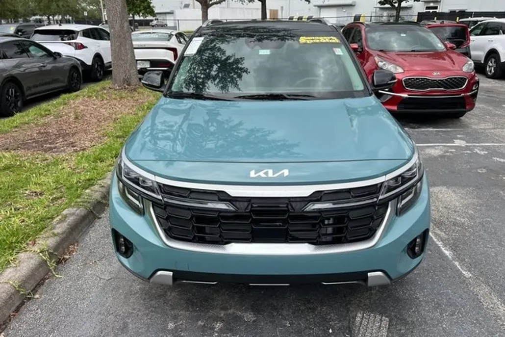 2024 Kia Seltos SX photo 1