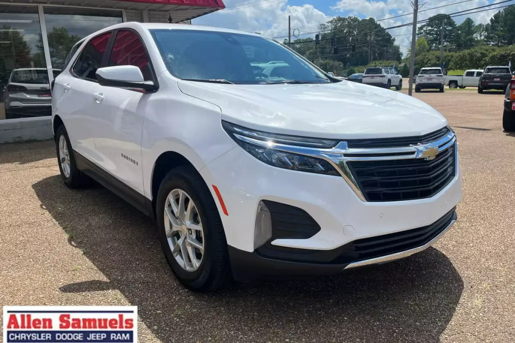 2024 Chevrolet Equinox LT photo 1