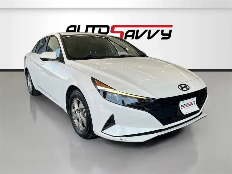 2022 Hyundai Elantra SE photo 1