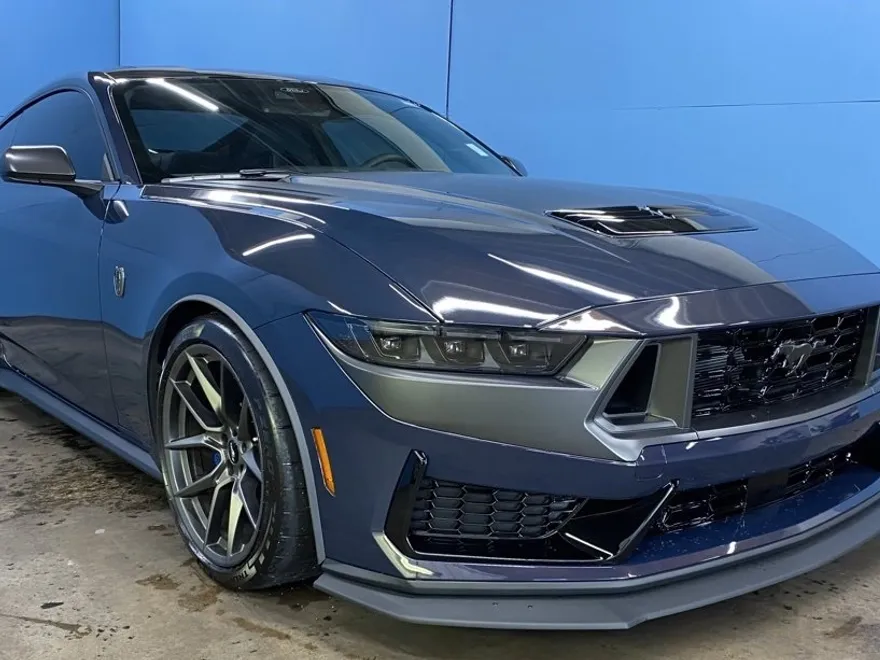 2024 Ford Mustang Dark Horse photo 1