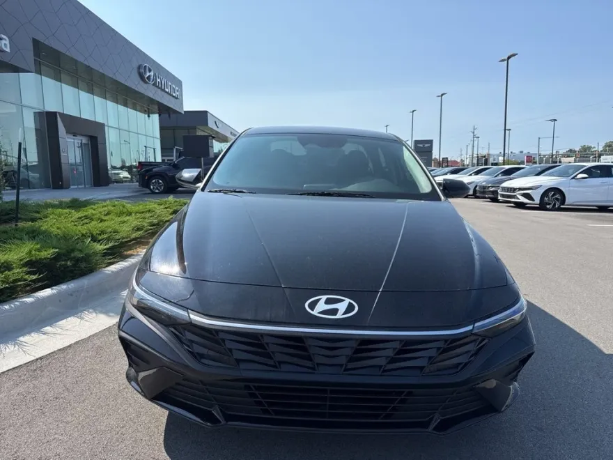 2025 Hyundai Elantra SE photo 1