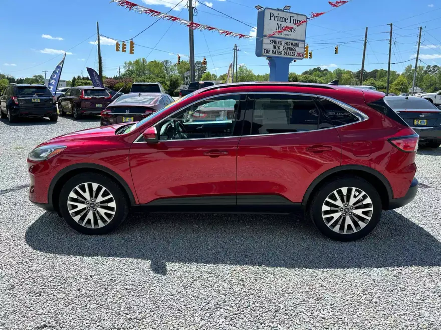 2020 Ford Escape Titanium Hybrid photo 2