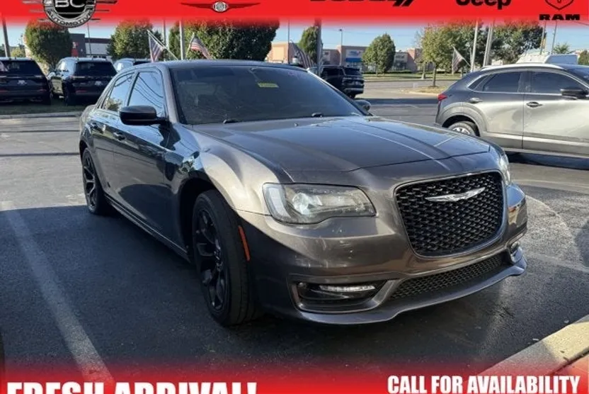 2020 Chrysler 300 photo 1