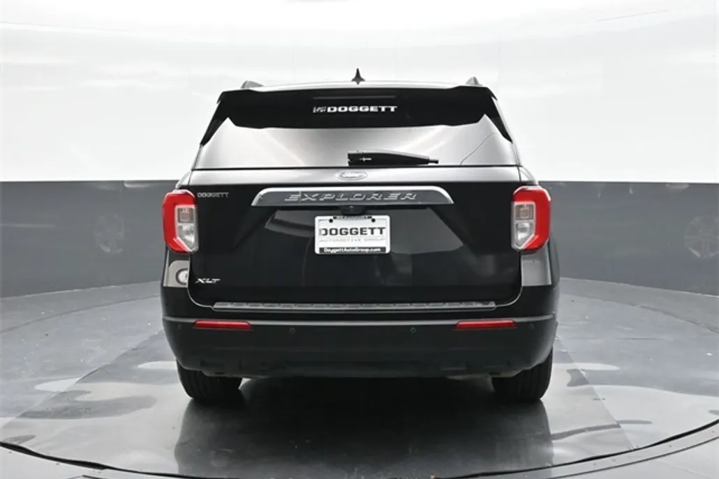 2021 Ford Explorer XLT photo 1