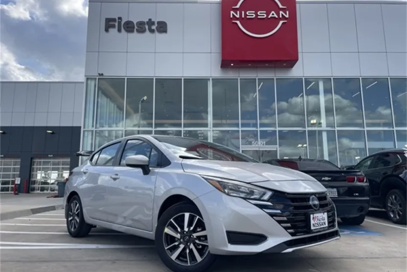2025 Nissan Versa SV photo 1