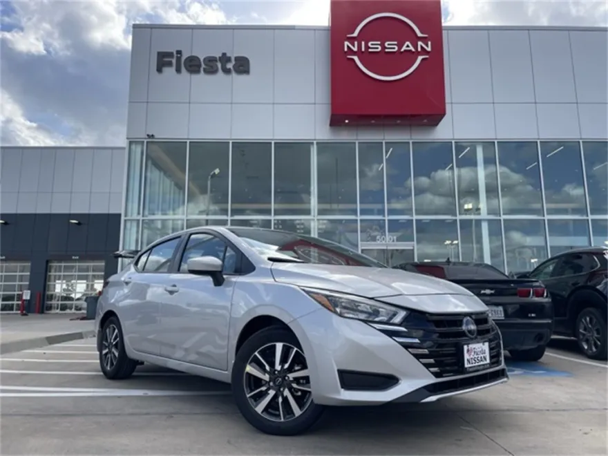 2025 Nissan Versa SV photo 1