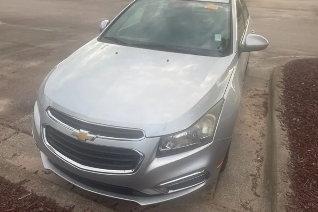 2015 Chevrolet Cruze LT photo 1