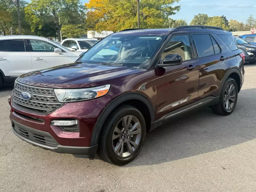 2022 Ford Explorer XLT Sport photo 1