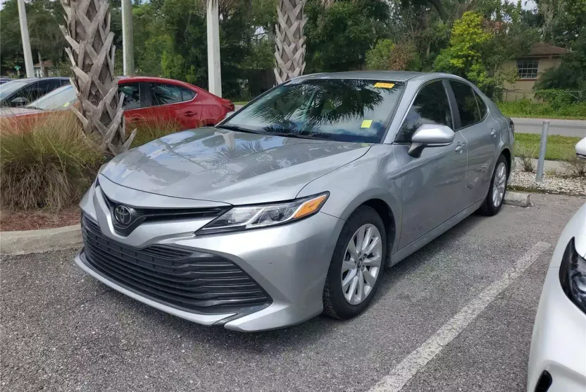2019 Toyota Camry L photo 1