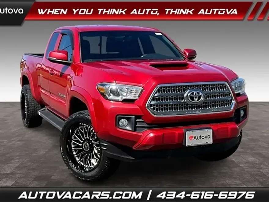 2017 Toyota Tacoma SR5 TRD Sport photo 1