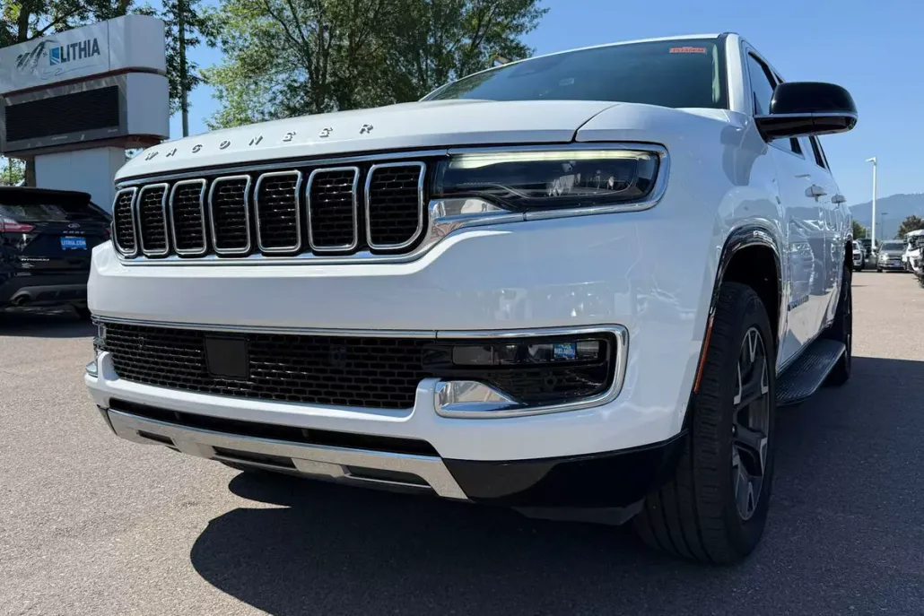 2023 Jeep Wagoneer Series III photo 1
