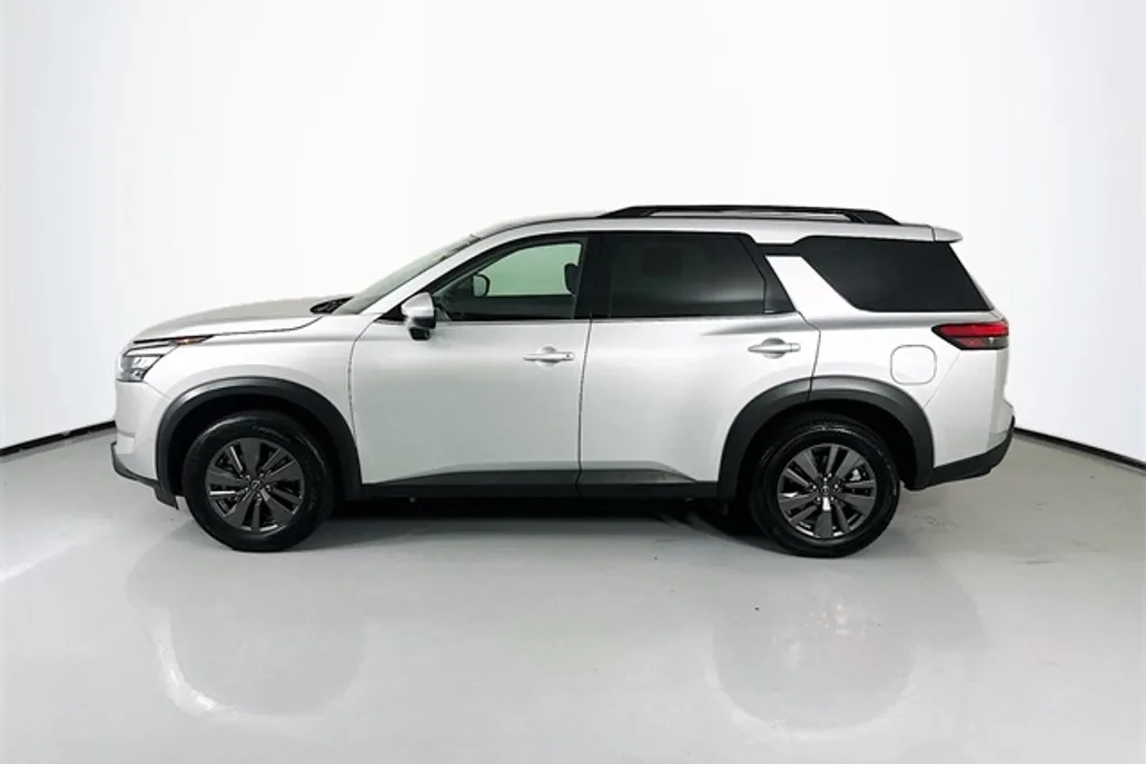 2024 Nissan Pathfinder SV photo 1