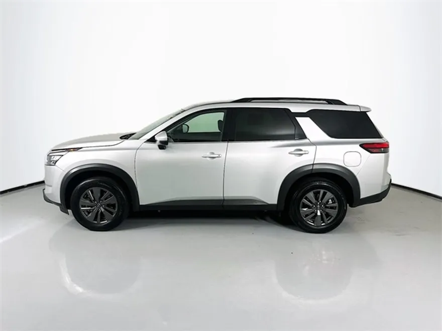 2024 Nissan Pathfinder SV photo 1
