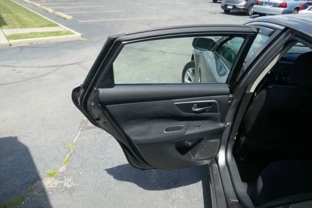 2014 Nissan Altima 2.5 SV photo 1