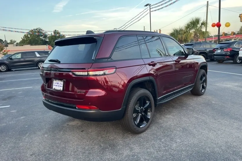 2025 Jeep Grand Cherokee Limited photo 1