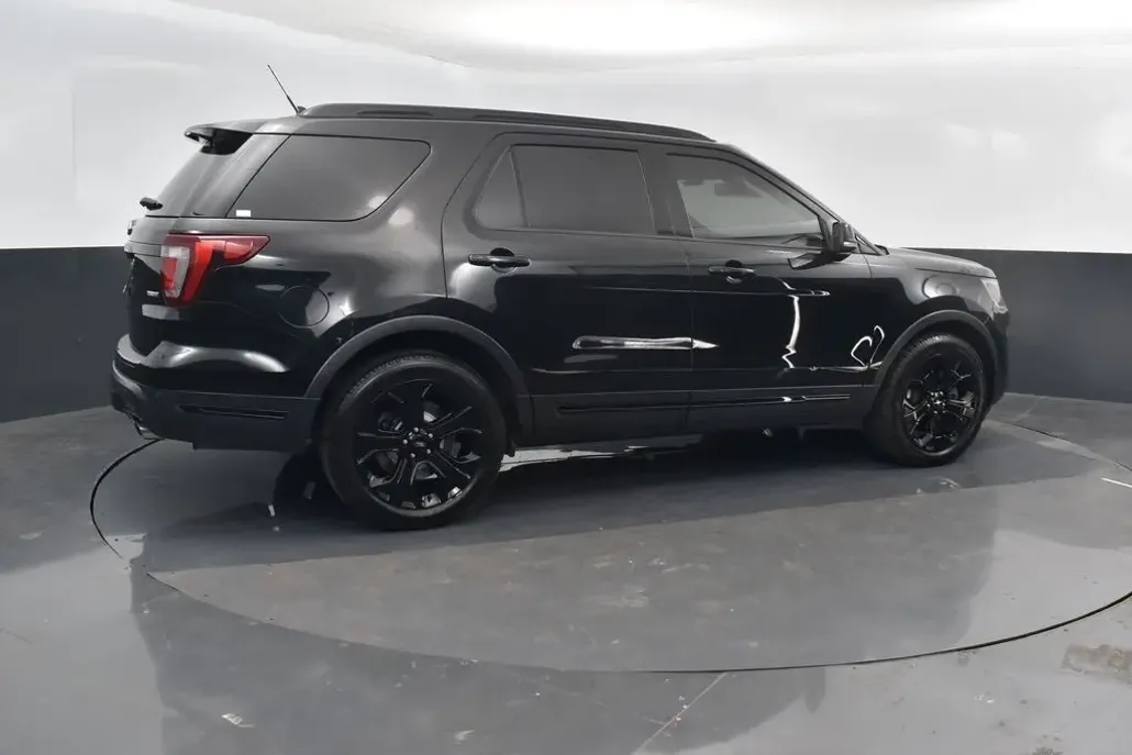 2019 Ford Explorer Sport photo 1