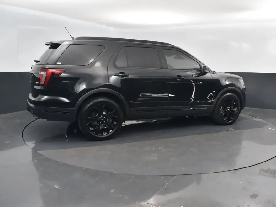 2019 Ford Explorer Sport photo 1