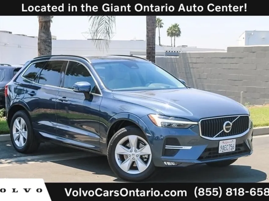2022 Volvo XC60 B5 Momentum photo 1