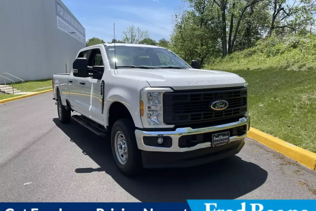 2025 Ford F-250 Lariat photo 1