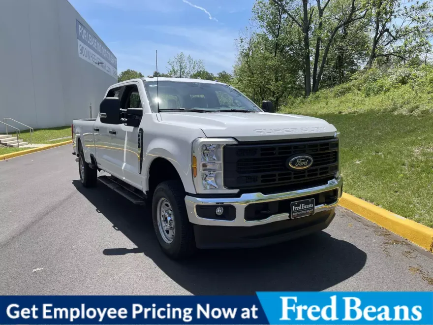 2025 Ford F-250 Lariat photo 1