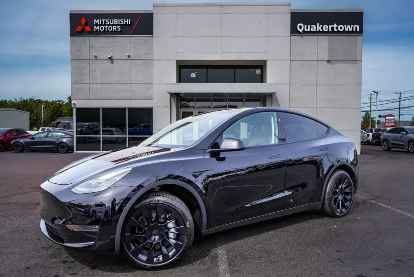 2024 Tesla Model Y Long Range photo 1