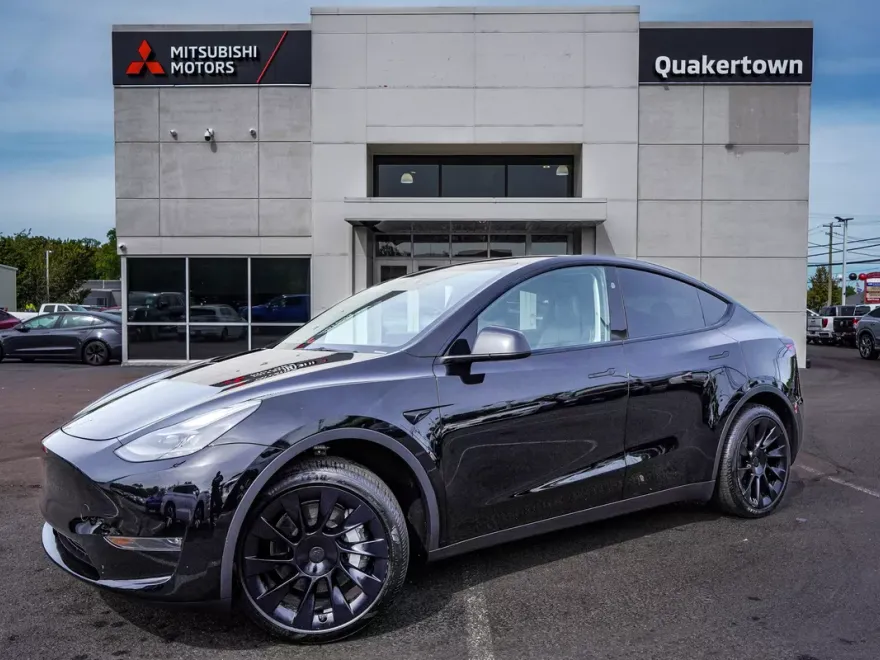 2024 Tesla Model Y Long Range photo 1