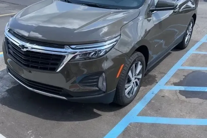 2024 Chevrolet Equinox LT photo 1