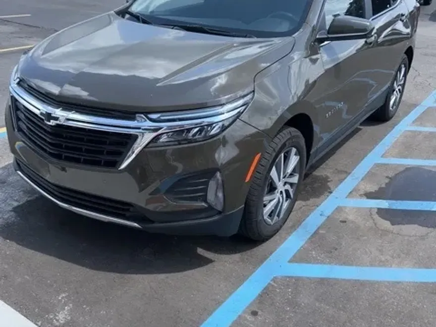 2024 Chevrolet Equinox LT photo 1