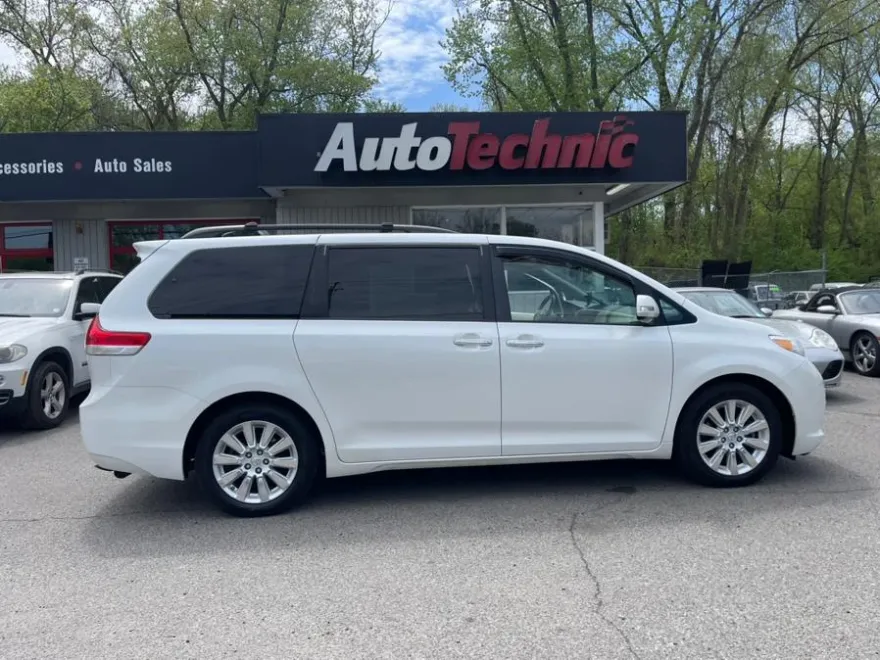 2014 Toyota Sienna Limited photo 1
