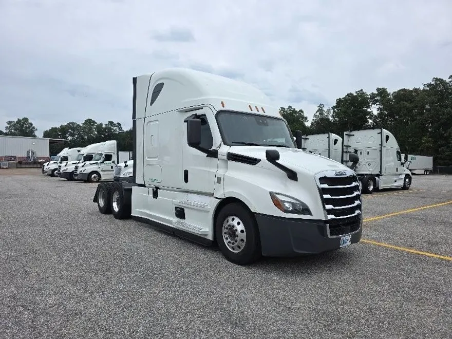 2021 Freightliner Cascadia 126" Sleeper Cab photo 1