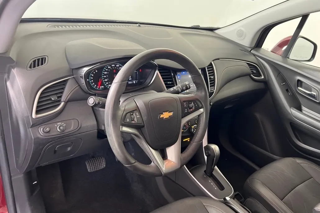 2022 Chevrolet Trax LT photo 1